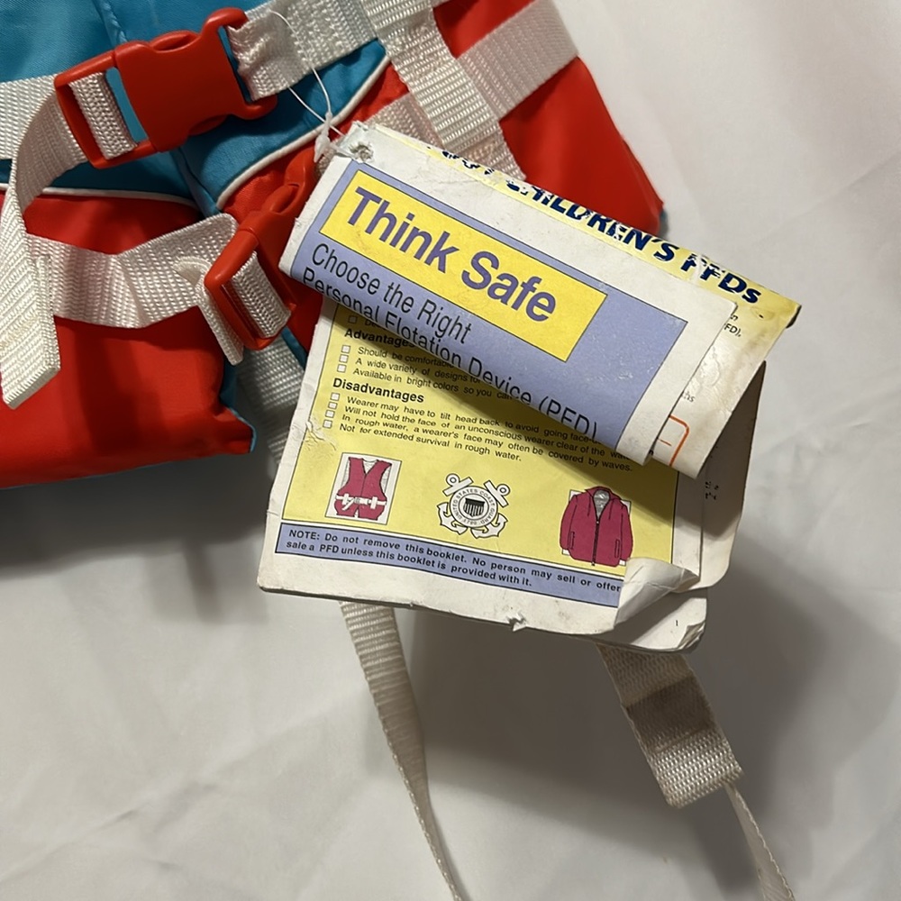 Child Life Jacket - Picture 3 of 6